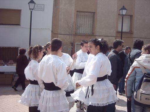 Dance de Bulbuente encuentro de danzantes en Novillas.