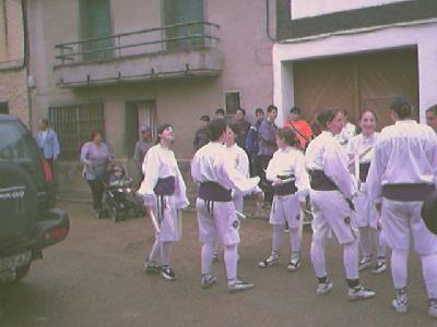 Dance de Herrera de los Navarros encuentro de danzantes en Novillas.