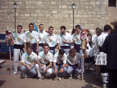 Dance de Luceni en el encuentro de danzantes en Novillas del año 2004. 06.
