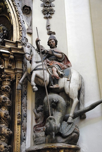 San Jorge, en una representación a caballo en la iglesia de Almudevar. 17