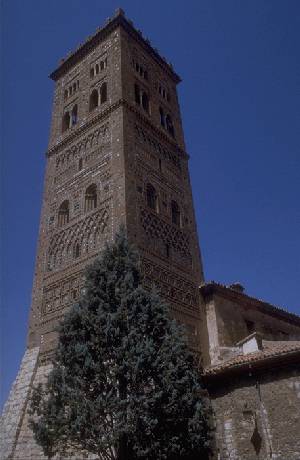 Torre San Martin de Teruel. Detalle de la base