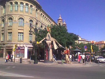 Estatua en Avenida Conde Aranda de Zaragoza