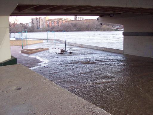El Ebro en Zaragoza 2009.