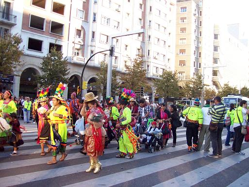 Ofrenda de flores internacional el 12 de octubre de 2009 en Zaragoza. 3