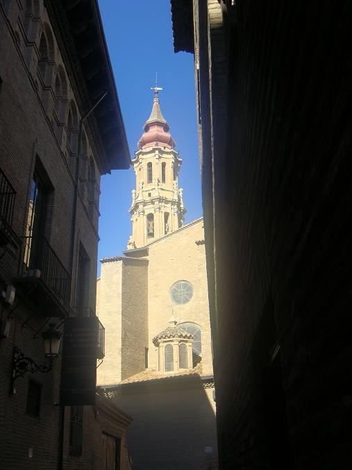 Vista de la catedral de La Seo desde calle lateral. 2