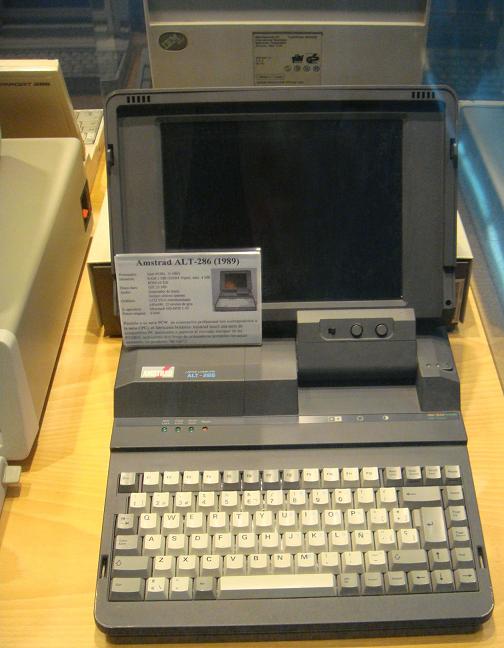 Retro informática. Exposición de ordenadores, hardware, software, libros y similares desde su aparición hasta nuestros días en el Centro Politécnico Superior de Zaragoza. El 6 de mayo de 2012. 2