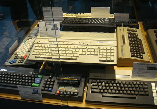 Retro informática. Exposición de ordenadores, hardware, software, libros y similares desde su aparición hasta nuestros días en el Centro Politécnico Superior de Zaragoza. El 6 de mayo de 2012. 9