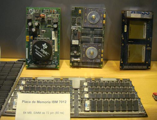 Retro informática. Exposición de ordenadores, hardware, software, libros y similares desde su aparición hasta nuestros días en el Centro Politécnico Superior de Zaragoza. El 6 de mayo de 2012. 13