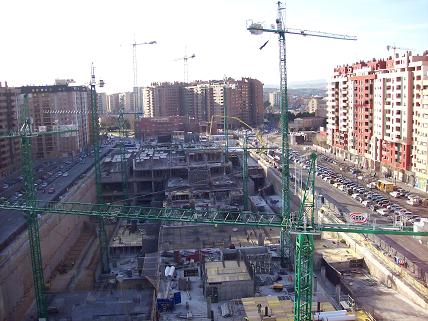 Aragonia: proceso de construcción de un gran edificio en Zaragoza. 1 de marzo de 2007