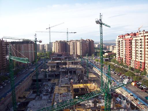 Aragonia: proceso de construcción de un gran edificio en Zaragoza. 2 de mayo de 2007