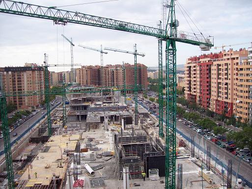 Aragonia: proceso de construcción de un gran edificio en Zaragoza. 1 de junio de 2007