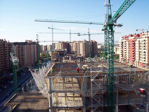 Aragonia: proceso de construcción de un gran edificio en Zaragoza. 2 de julio de 2007