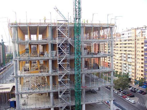 Aragonia: proceso de construcción de un gran edificio en Zaragoza. 1 de agosto de 2007