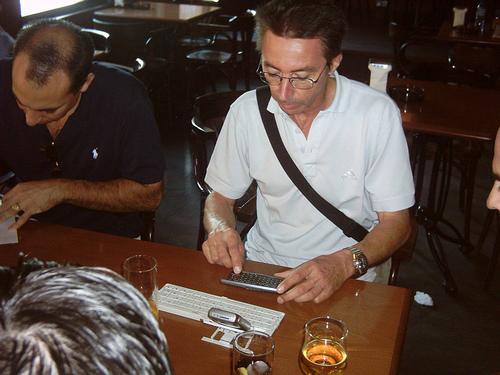 Javier Torres, Raul Tristan (se le ve muy poco) en el bloggellon 2.