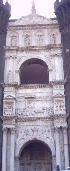Arco de Aragón en Napoles